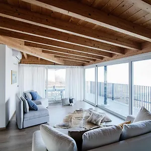 White Attic - By Myhomeincomo Appartement